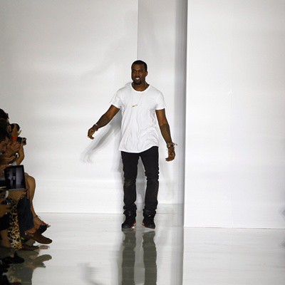Kanye West é criticado por coleção de roupas
