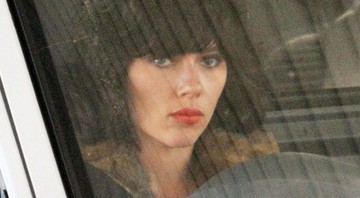 Scarlett Johansson aparece no set de seu novo filme - Foto: Reprodução/Collider