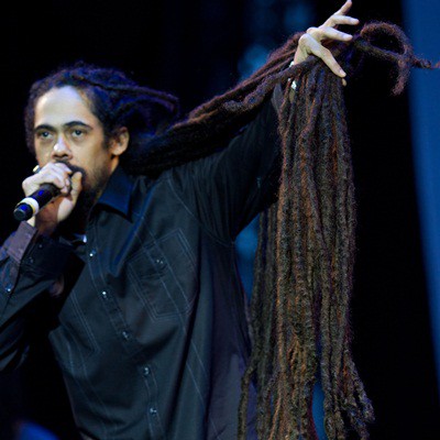 Damian Marley cantou músicas próprias, mas empolgou mesmo com hits do pai, Bob Marley