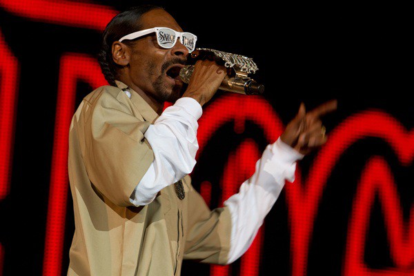No final do show do Snoop Dogg, DJ tocou música do Só Pra Contrariar