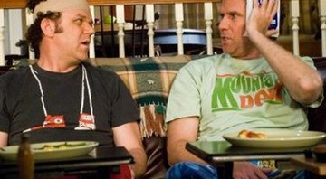 John C. Reilly e Will Ferrell em cena de <i>Quase Irmãos</i>: papel pode render disco de rap gravado pelos atores - Reprodução/Still