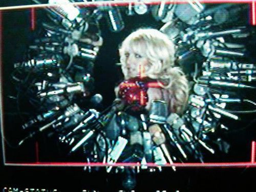Britney Spears está atualmente filmando o clipe do single "Hold it Against Me"