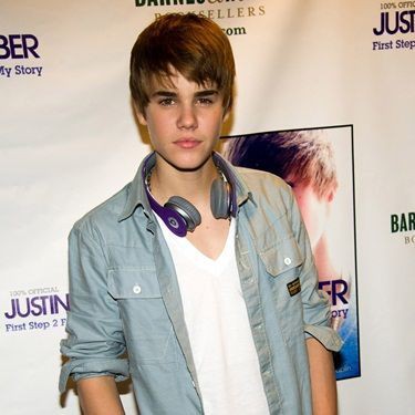 Justin Bieber finalmente conhece o Prícipe das Trevas durante gravação de comercial