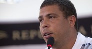 Ronaldo chorou durante a entrevista coletiva de imprensa em que anunciou sua aposentadoria, em São Paulo - AP