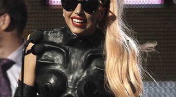 Lady Gaga revelou um trecho da letra de "Judas" no Twitter e disse que o clipe de "Born This Way" será anunciado em breve - AP