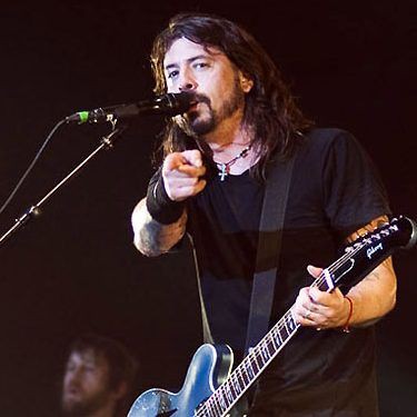 Dave Grohl esbanjou energia em show no Camden, na Inglaterra