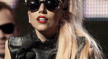 Lady Gaga mostrará a faixa "Government Hooker" em sua estreia como modelo de passarela - AP