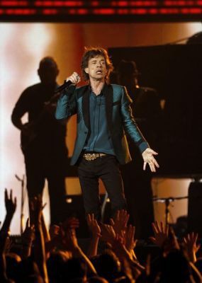 Mick Jagger está gravando com integrante do Eurythmics, diz irmão do frontman dos Rolling Stones