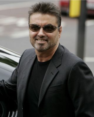 George Michael regravou "True Faith", do New Order, para ajudar a instituição Comic Relief