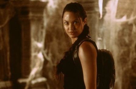 Angelina Jolie como Lara Croft na adaptação feita em 2001: heroína será levada às telas novamente em reboot
