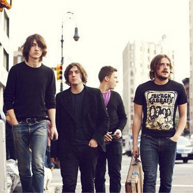Arctic Monkeys divulga que o quarto disco deles, Suck It and See, será lançado em 6 de junho