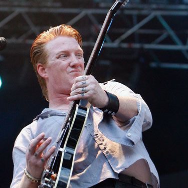 Josh Homme achou melhor ex-baixista não se juntar ao Queens of the Stone Age no palco