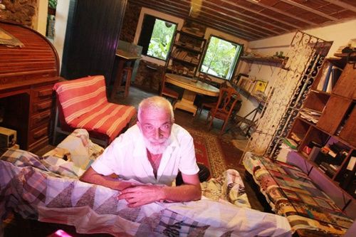 Lula Côrtes na Casa de Beberibe, em Recife, ambiente no qual o álbum Paêbirú - Caminho da Montanha do Sol foi concebido