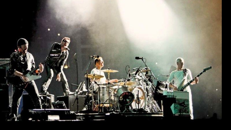 MULTIDIMENSIONAIS Na nova turnê, o U2 (nesta imagem, em Roma, em outubro do ano passado) ataca por todos os lados