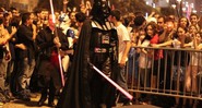 Darth Vader desfila