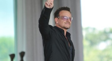 Bono em passagem pelo Brasil; U2 está atualmente na Alemanha, gravando um clipe - Antonio Cruz/ABr