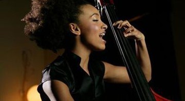 A vencedora do Grammy Esperanza Spalding é uma das atrações da Série Jazz All Nights 2011 - Reprodução/MySpace