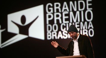 José Padilha, que subiu ao palco diversas vezes, durante a premiação - Divulgação