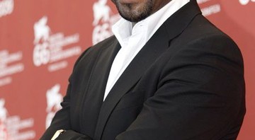 Antoine Fuqua desiste de dirigir cinebio de Tupac - AP