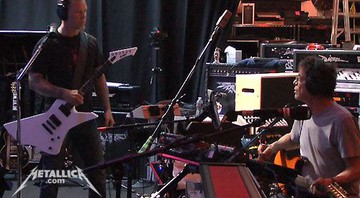 Metallica e Lou Reed em estúdio; álbum colaborativo ainda não tem data de lançamento - Reprodução/Metallica.com
