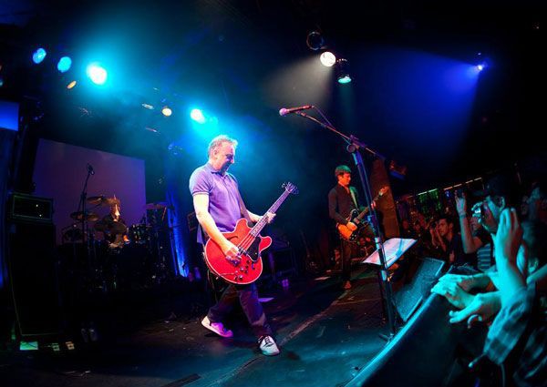 Peter Hook executou faixas do Joy Division em show no Estúdio Emme, em São Paulo