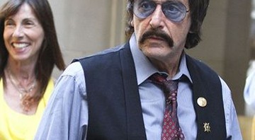Al Pacino no set, como Phil Spector - Reprodução/Daily Mail