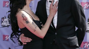 Amy Winehouse e Blake Fielder-Civil, em junho de 2007, no MTV Movie Awards - AP