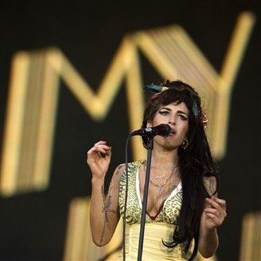 Amy Winehouse: versão inédita de "Some Unholy War" é liberada por Salaam Remi