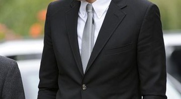 Mark Ronson foi um dos amigos que compareceram ao funeral de Amy Winehouse - AP