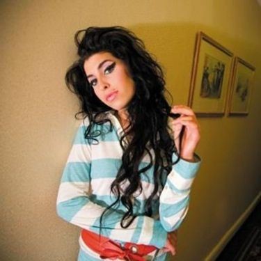 Amy Winehouse: faixa nunca lançada é divulgada por produtor - Reprodução/Site Oficial