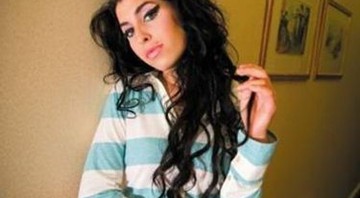 Amy Winehouse: faixa nunca lançada é divulgada por produtor - Reprodução/Site Oficial