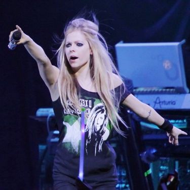 Avril Lavigne usou uma camiseta com sua própria foto em show em SP