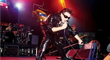 <b>VOLTA AO PASSADO</b> Bono durante show da Zoo TV Tour, nos anos 90 - MAURO CARRARO/SYGMA/CORBIS
