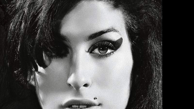 Amy Winehouse em uma das capas da Rolling Stone Brasil
