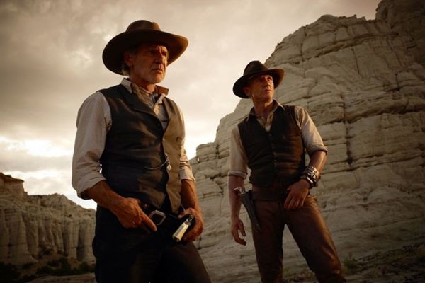 Harrison Ford e Daniel Craig em cena de <i>Cowboys & Aliens</i> - Divulgação