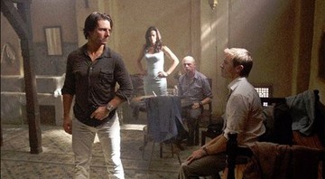 Still de Mission: Impossible - Ghost Protocol que mostra Tom Cruise como Ethan Hunt, Paula Patton como Jane, Simon Pegg como Benji e Jeremy Renner como Brandt - Divulgação