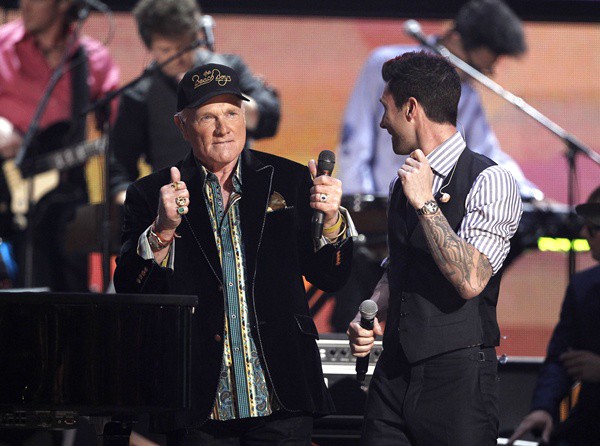 Maroon 5 e Beach Boys no Grammy