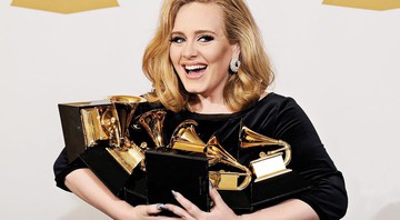 <b>CAMPEÃ </b> Adele não só recebeu muitos prêmios no Grammy, mas também voltou a cantar - KEVORK DJANSEZIAN/GETTY IMAGES