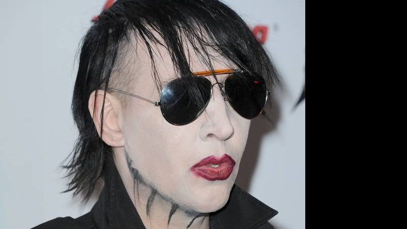 Marilyn Manson

O cantor no Revolver Golden Gods Award Show, em abril de 2012. Em 2010, ele já ostentava um corte semelhante.
