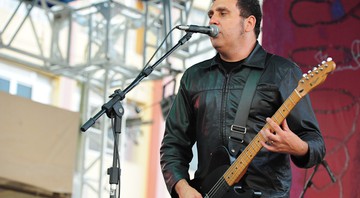 Frente ao Autoramas, Gabriel Thomaz tocou músicas do mais recente álbum do trio, Música Crocante - Rogério Motoda