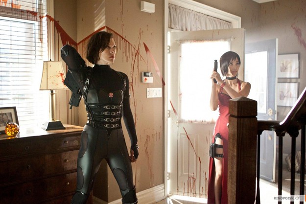 A protagonista Milla Jovovich e Bingbing Li em cena de Resident Evil 5 - Retribuição