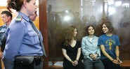 <b>ENJAULADAS</b> Em Moscou, o Pussy Riot foi julgado depois de protesto punk - AFP/GETTY IMAGES