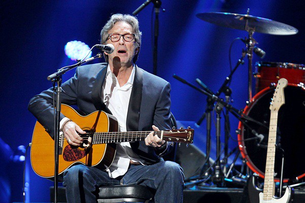 Eric Clapton em apresentação no concerto em prol das vítimas da tempestade Sandy