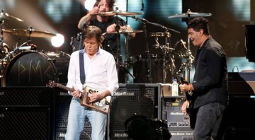 Paul McCartney e Dave Grohl - AP