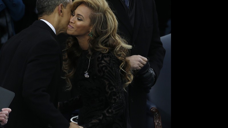 A cantora, junto a seu marido, Jay-Z, participou ativamente da campanha democrata e foi escolhida para se apresentar no evento