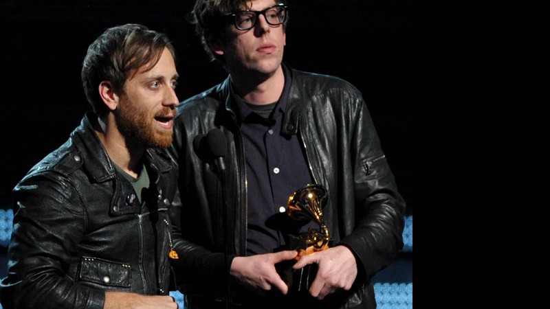 O Black Keys aceitando o prêmio de Melhor Performance de Rock do ano no Grammy 2013, por "Lonely Boy"