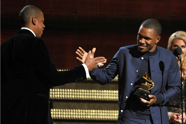 Jay-Z e Frank Ocean subiram ao palco para receber prêmio pela parceria em “No Church In The Wild”, que conta ainda com participação de Kanye West e The-Dream