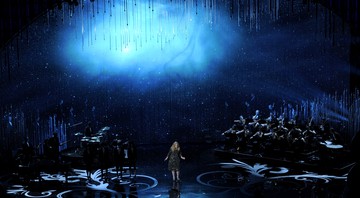 Adele cantou "Skyfall" com a ajuda de uma orquestra - AP