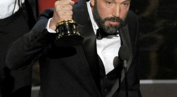 Ben Affleck recebe o prêmio de Melhor Filme por Argo - AP