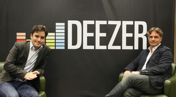 Mathieu Le Roux e  Axel Dauchez, da Deezer - Divulgação / Yuri Zoubaref